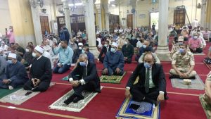 محافظ القليوبية يؤدي صلاة عيد الأضحى المبارك بمسجد ناصر وسط فرحة المواطنين 4