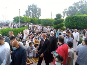 محافظ القليوبية يؤدي صلاة عيد الأضحى المبارك بمسجد ناصر وسط فرحة المواطنين 6