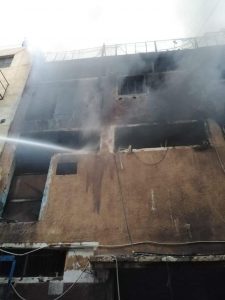 السيطرة على حريق بمصنع منسوجات في شبرا الخيمة 2