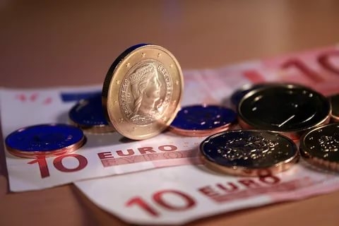 سعر اليورو الاوروبي في البنوك المصرية اليومالأحد 12 ديسمبر 2021