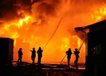 حريق بمخزن أدوية في العياط والحماية المدنية تسيطر على النيران دون إصابات 3
