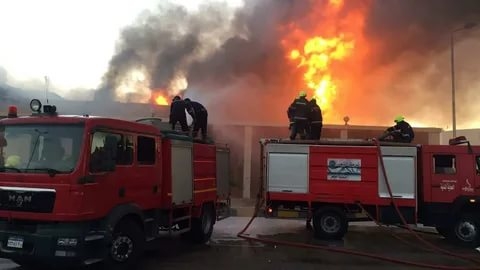 السيطرة على حريق مصنع منسوجات بالشرقية 1