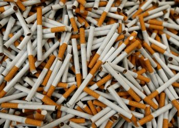 مجدي بدران: المصريون يدخنون 70 مليار سيجارة و 6 آلاف طن معسل في العام  3