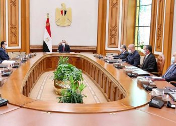 بحضور السيسي.. الحكومة تستعرض موقف ربط طرق العاصمة الإدارية بأحياء القاهرة 2