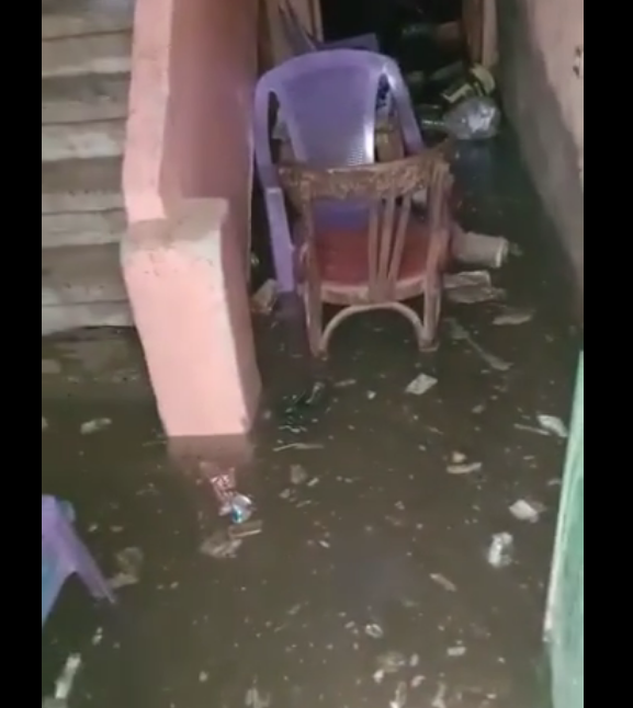 نائبة تنشر فيديو غرق شوارع إمبابة بعد انفجار 5 مواسير مياه 1