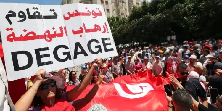 بطالة ووظائف للموالين وغياب العدل.. لماذا خرجت مظاهرات ضد الإخوان فى تونس؟ 1