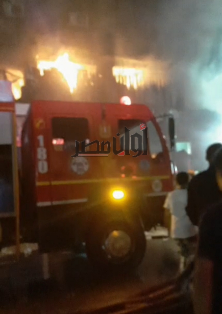 عاجل| خسائر ضخمة في حريق مخزن سجاد فيصل الجيزة 4
