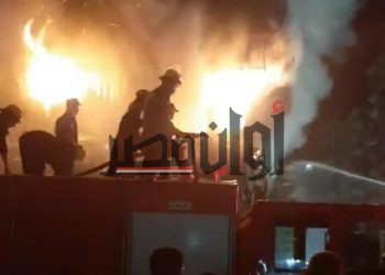 شاهد| 8 سيارات إطفاء تحاول السيطرة على حريق فيصل الجيزة 1