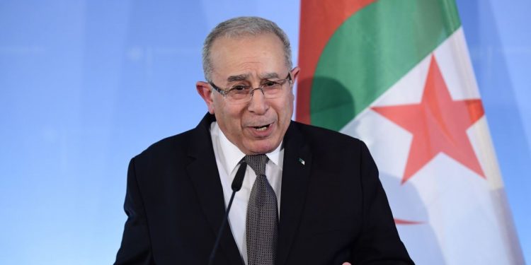 وزير الخارجية الجزائري: أحمل رسالة إلى الرئيس السيسي تتعلق بتعزيز العلاقات بين البلدين 1