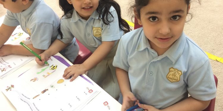 العربي للطفولة: عدم ذهاب الأطفال إلى المدرسة أخطر شيء على المجتمع