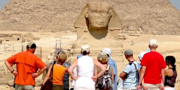 خبير اقتصادي: زيادة أفواج السياحة الروسية مرتبطة بعلاقات مصر وتركيا (خاص) 1
