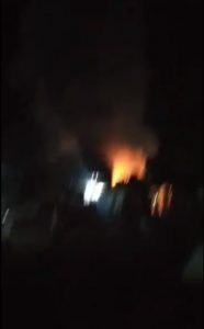 حريق هائل بأكشاك سوق البرقوقي في حلوان| صور