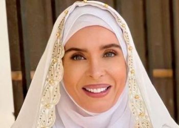 مكانش قصدي| دينا بعد ظهورها بـ الحجاب والعباءة: السيدة زينب السبب 2