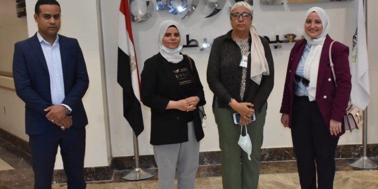 ممثلي الأكاديمية العربية للعلوم الإداراية يزورون مستشفى الأورام بالأقصر (صور) 1