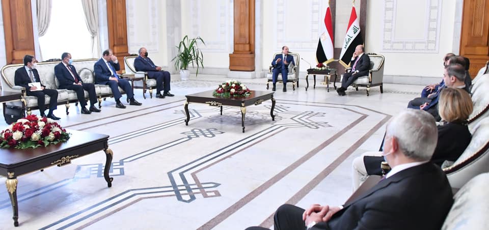 السيسي يلتقي رئيس وزراء الكويت في قمة بغداد 3