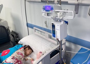 الصحة: بدء علاج إحدى الأطفال مصابي الضمور العضلي بمستشفى معهد ناصر 4