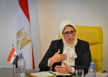 «الصحة» تتسلم 525 ألف جرعة من لقاح «استرازينكا» بمطار القاهرة 11