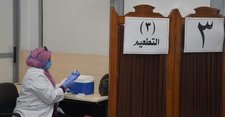 بدء حملة تطعيم منسوبي جامعة القاهرة ضد فيروس كورونا 15 أغسطس 1