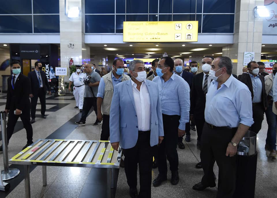 رئيس الوزراء يتفقد مبنى الركاب 2و3 بمطار القاهرة للاطمئنان على حركة السفر والوصول 4