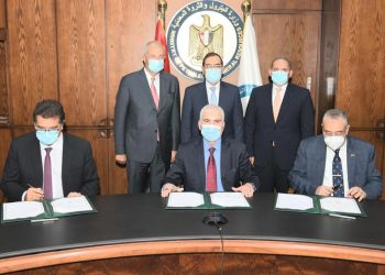 الملا: توقيع الاتفاقية التأسيسية لشركة مصر للميثانول والبتروكيماويات