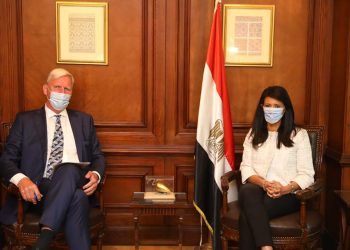 وزيرة التعاون الدولي والسفير الهولندي بالقاهرة