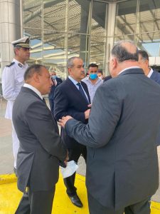 وزير الطيران يقوم بجولة مفاجئة بمبنى الركاب 2 و 3 بمطار القاهرة 4