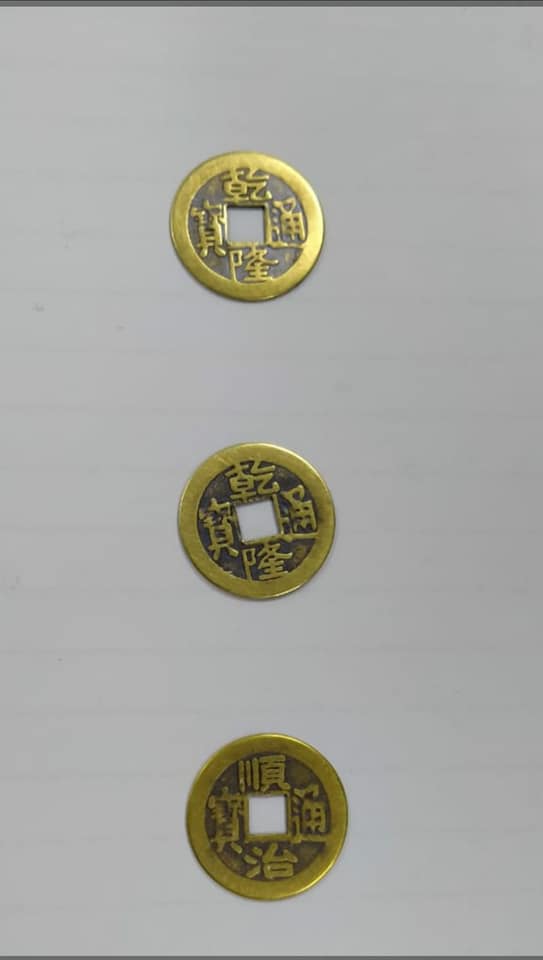 جمارك الطرود البريدية بالقاهره تضبط تهريب عدد من العملات الورقية الأثرية 2