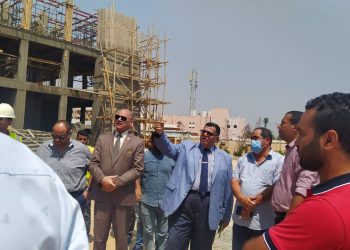 رئيس جامعة الأقصر يتابع أعمال الإنشاءات بالكليات في مدينة طيبة 2
