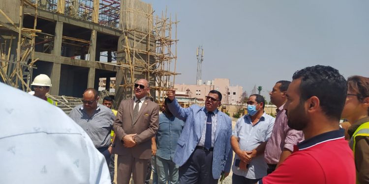 رئيس جامعة الأقصر يتابع أعمال الإنشاءات بالكليات في مدينة طيبة 1