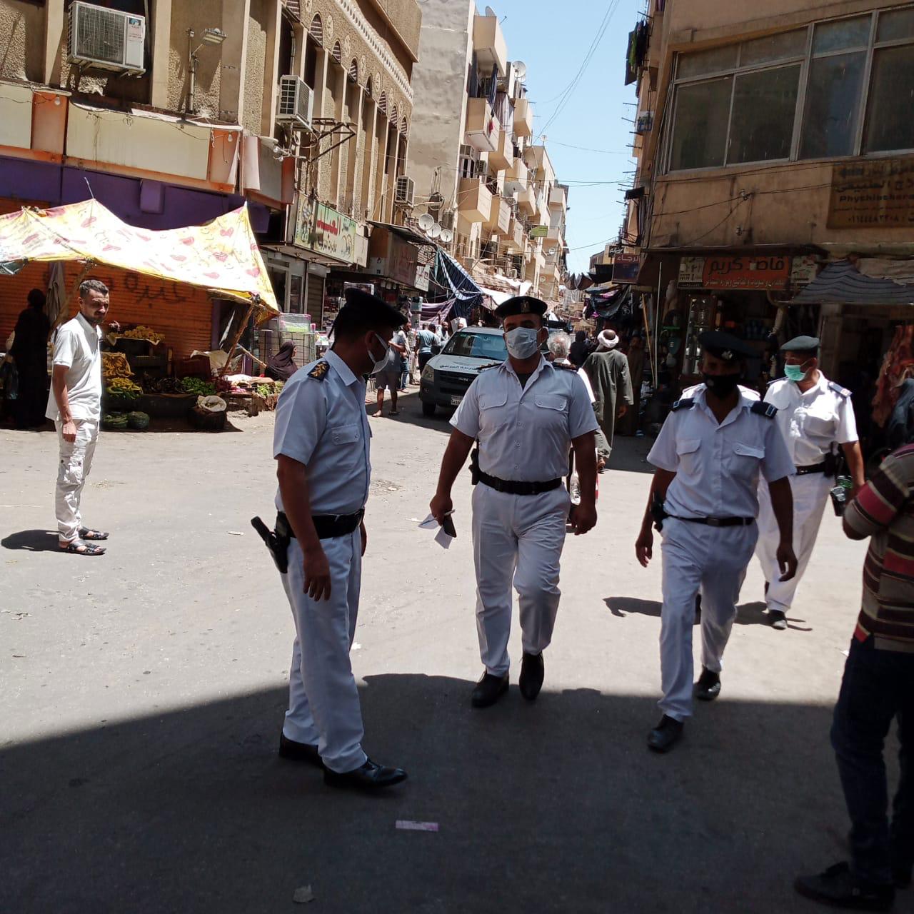 شرطة مرافق الأقصر تحرر 120 محضرا فى حملات بشوارع والمقاهي 2