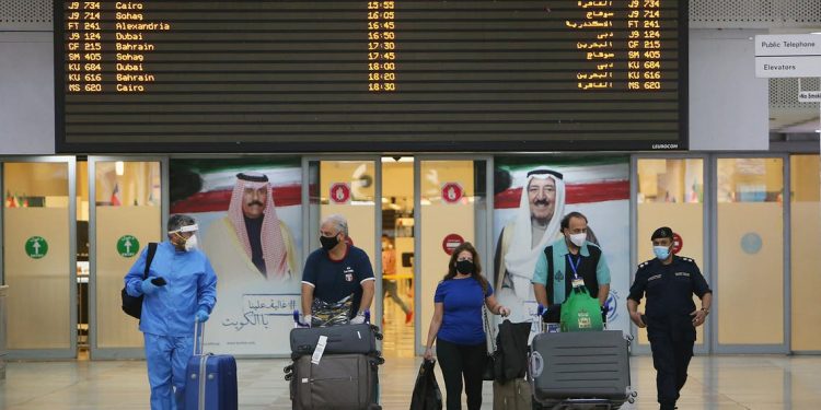 الكويت تمنع عبور ركاب "الترانزيت" من خلال السعودية إلى بلادها