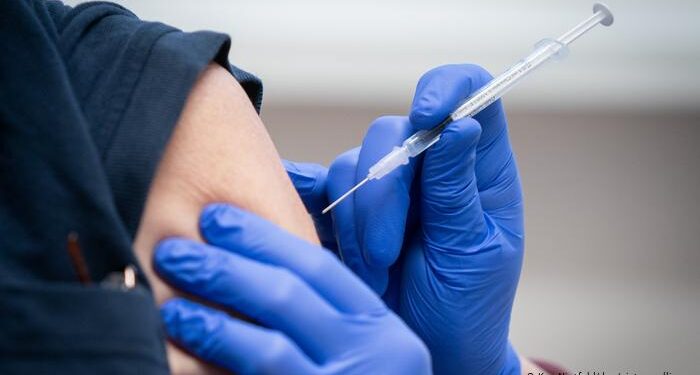 مسئول بالمصل واللقاح: مصنع أكتوبر سينتج 25 ألف جرعة لقاح في الساعة 1