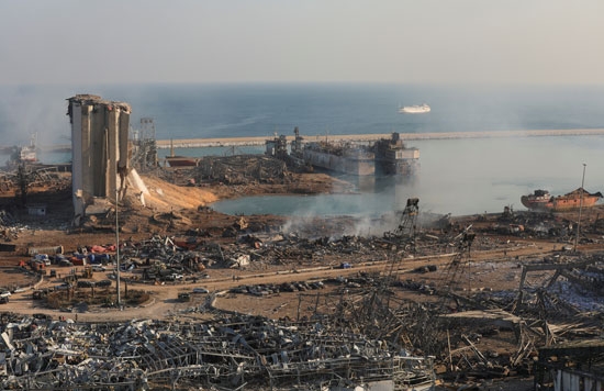 مصادر لبنانية لـ «أوان مصر»: إسرائيل هي المسؤولة عن إنفجار ميناء بيروت.. ومحاسبة القيادات مجرد صورة 1