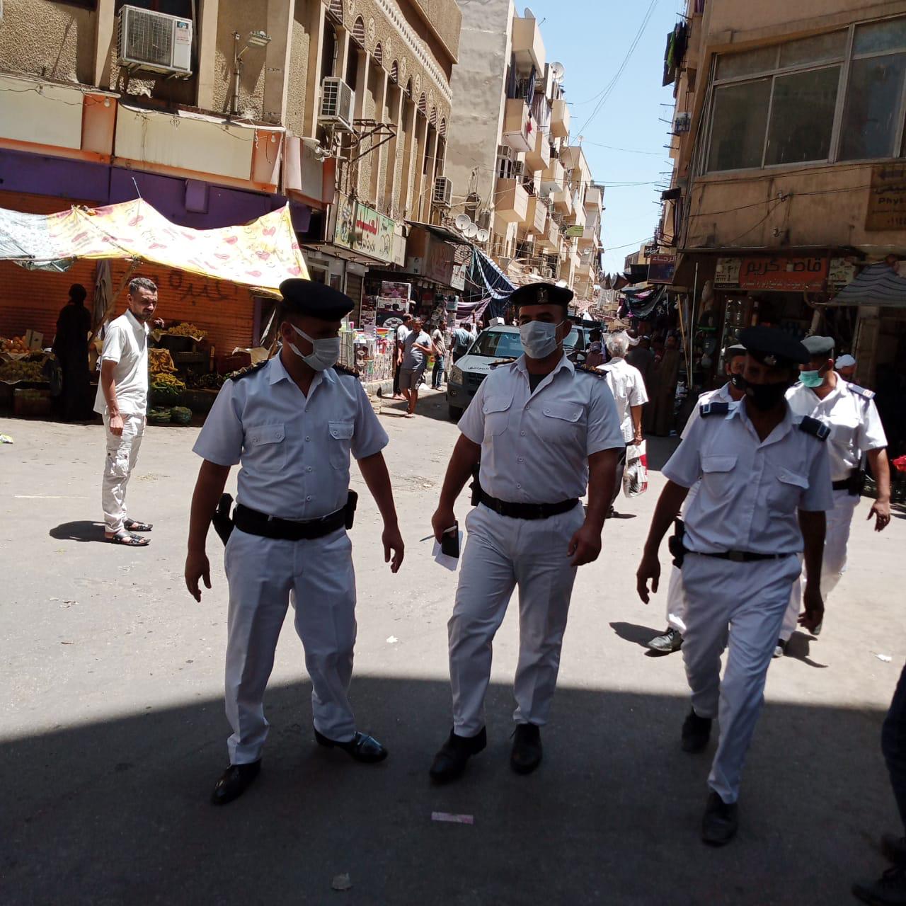 شرطة مرافق الأقصر تحرر 120 محضرا فى حملات بشوارع والمقاهي 3