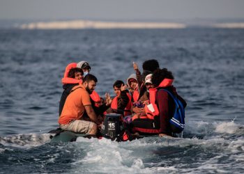 إنقاذ أكثر من 100 مهاجر قرب السواحل الفرنسية 1