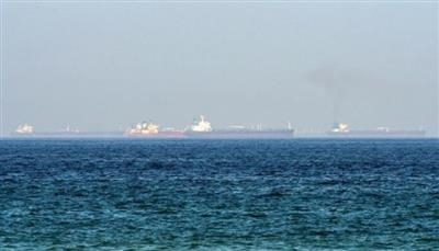 3 سفن يخرجون عن السيطرة في خليج عمان.. حادث غير معروف 1