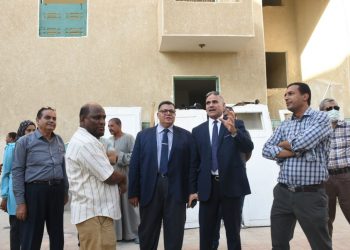 رئيس جامعة الأقصر يتابع أعمال التشطيبات النهائية بالمدينة الجامعية بمدينة طيبة 6
