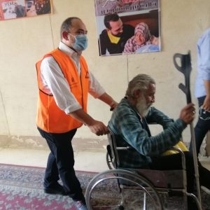 وزيرة التضامن توجه بإنقاذ مسن بلا مأوى 2