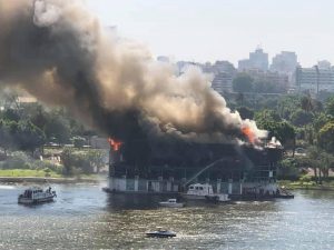 محافظ القاهرة: لا توجد إصابات في حريق المركب السياحي بالزمالك 2