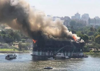 محافظ القاهرة: لا توجد إصابات في حريق المركب السياحي بالزمالك 1