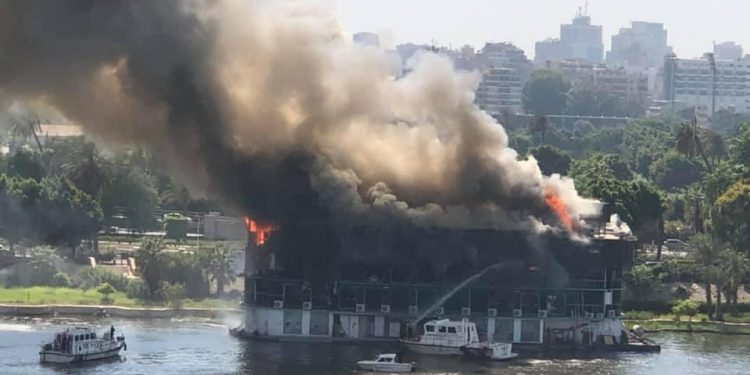 محافظ القاهرة: لا توجد إصابات في حريق المركب السياحي بالزمالك 1