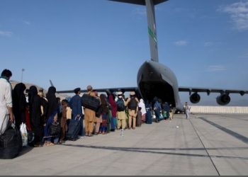 برشاش ثقيل.. طائرة إيطالية تتعرض للاستهداف في مطار "كابول" 4