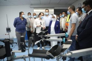 صور.. وزيرة الصحة تتفقد مستشفى الكرنك الدولي بالأقصر  2