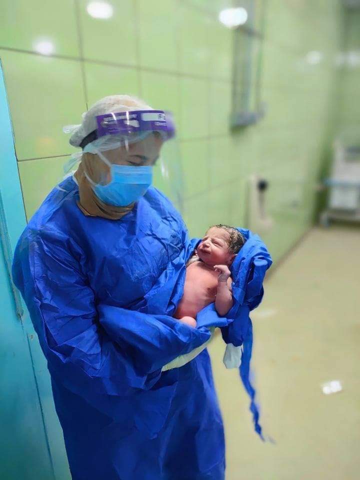 عملية ولادة قيصرية لمريضة بفيروس كورونا في مستشفي كفر الدوار للحجر الصحي بالبحيرة 3