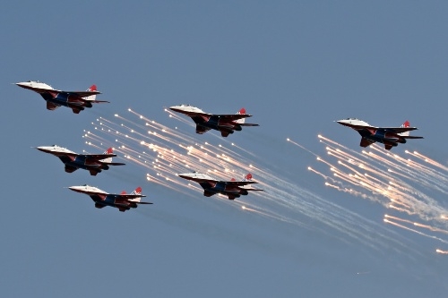 عاجل| الطيران الإسرائيلي يشن غارات جوية على قطاع غزة 1