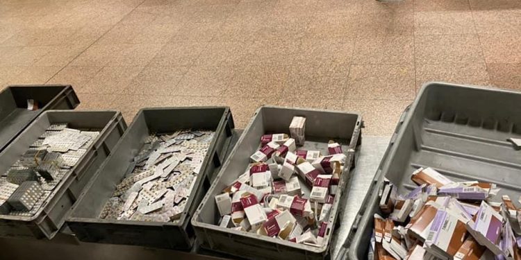 جمارك مطار القاهرة تضبط محاولة تهريب كمية من الأدوية البشرية