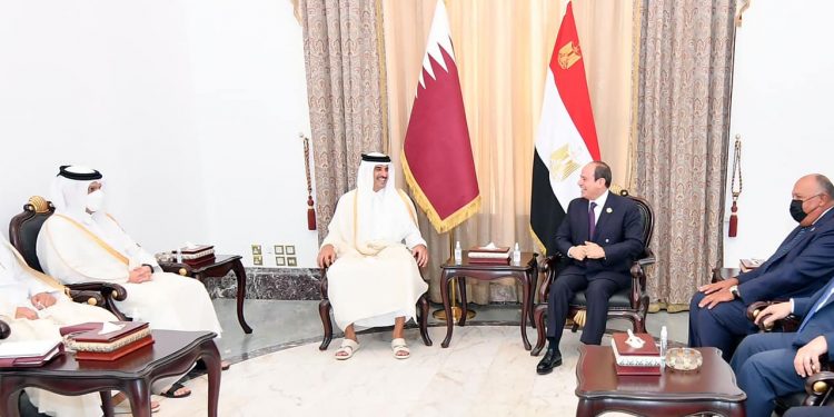 الرئيس السيسي يلتقي امير قطر تميم