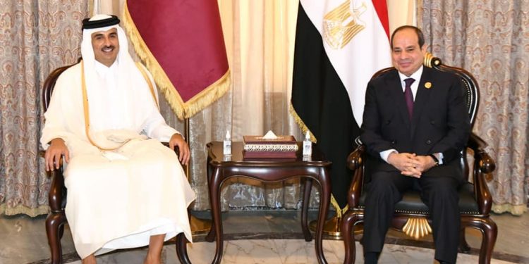 الحكومة القطرية تُشيد بـ اللقاء الثنائي بين تميم والرئيس السيسي