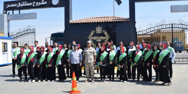 القوات المسلحة تنظم زيارة لطلاب جامعة القاهرة لمشروع "مستقبل مصر" 1