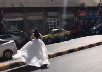 «سيشن جديد» عروس تجري بفستان الفرح في الشوارع 5